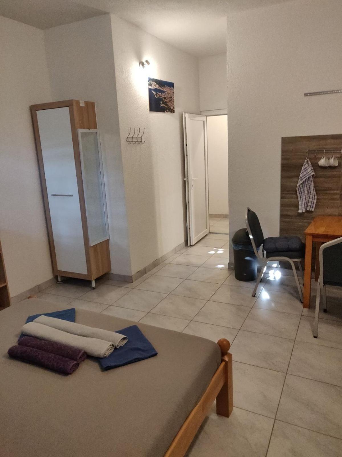 Rooms- Denis Split Bilik gambar